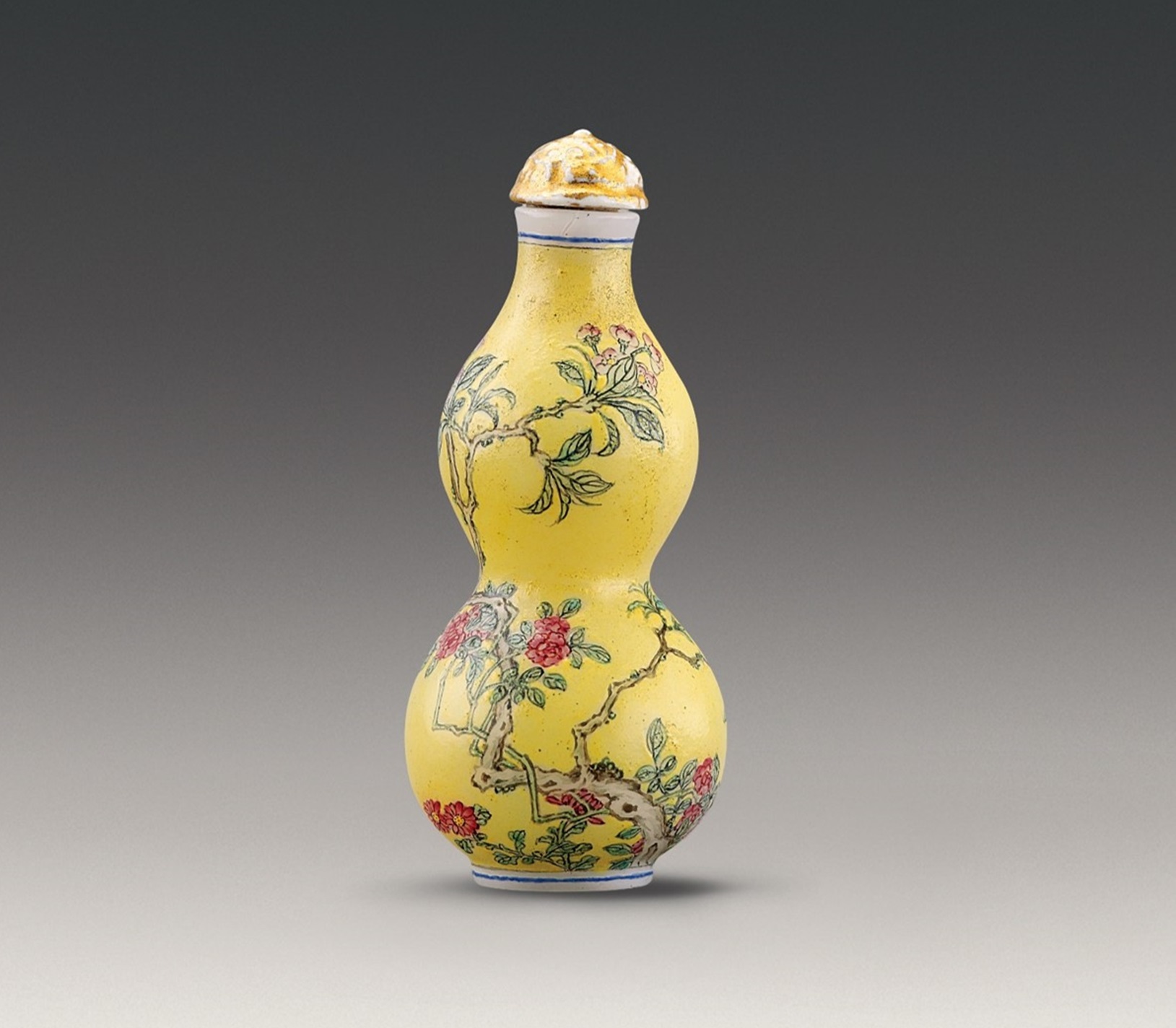 Double-gourd-shaped glass snuff bottle with floral design in painted enamels on yellow ground