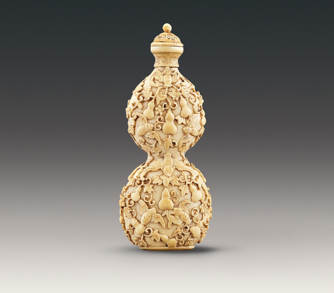 Double-gourd-shaped ivory snuff bottle carved with gourds design