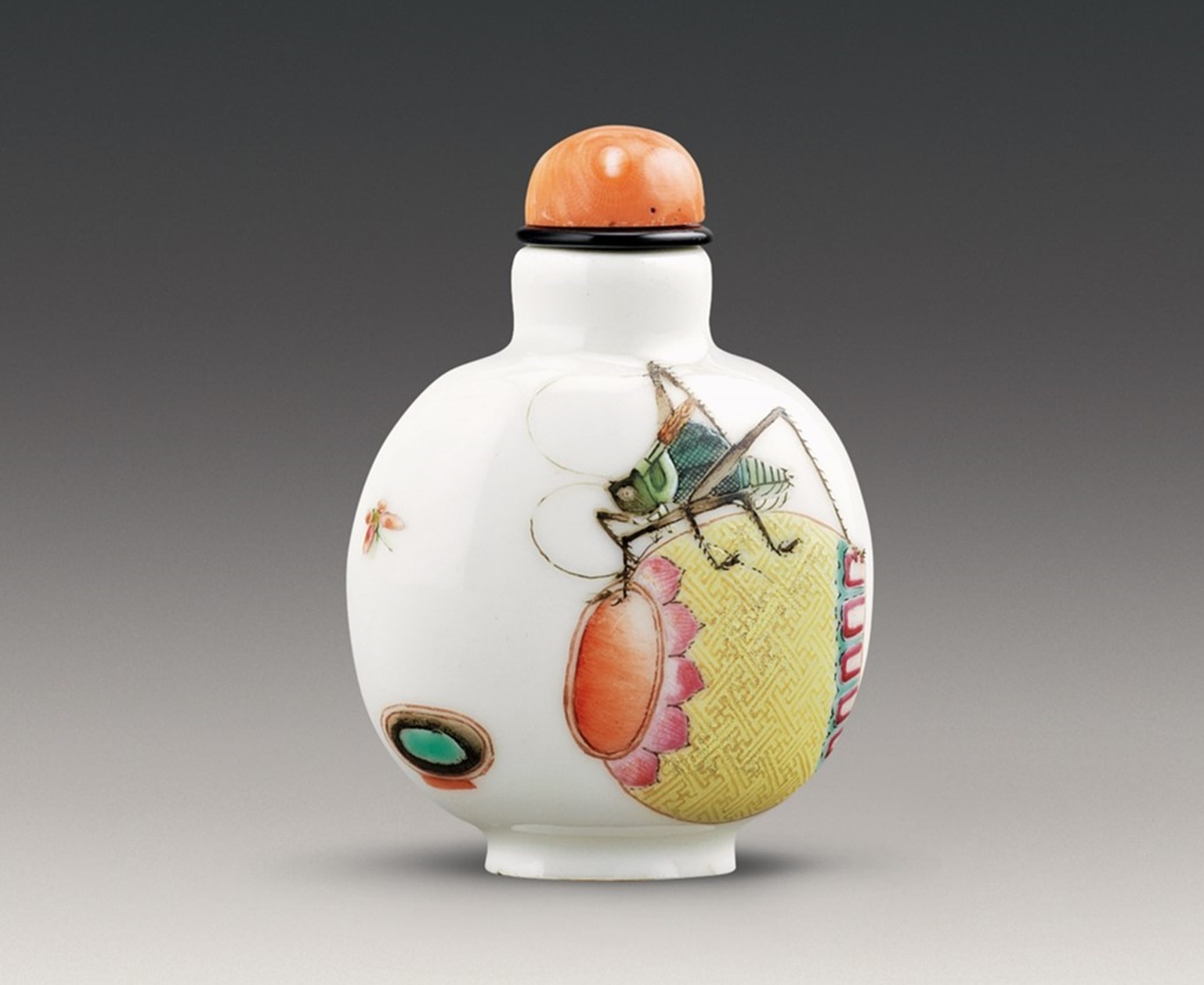 Snuff bottle with katydid design in <i>fencai</i> enamels