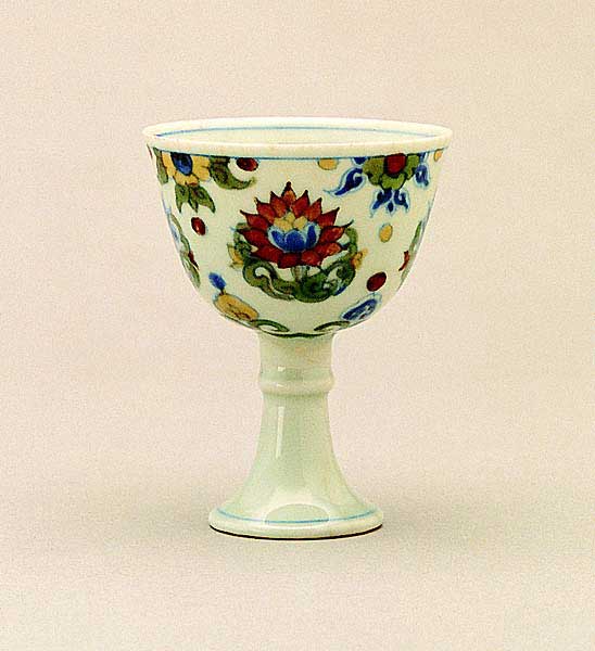 Stem cup with lotus design in __doucai__ technique