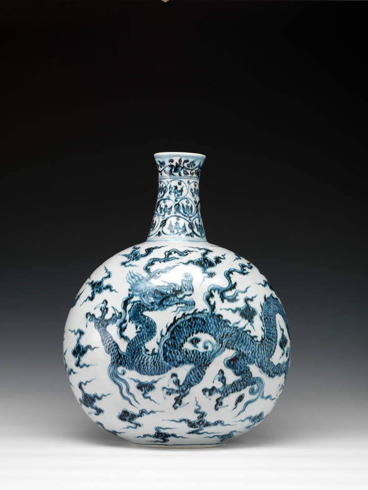 Flask painted in underglaze blue with dragons