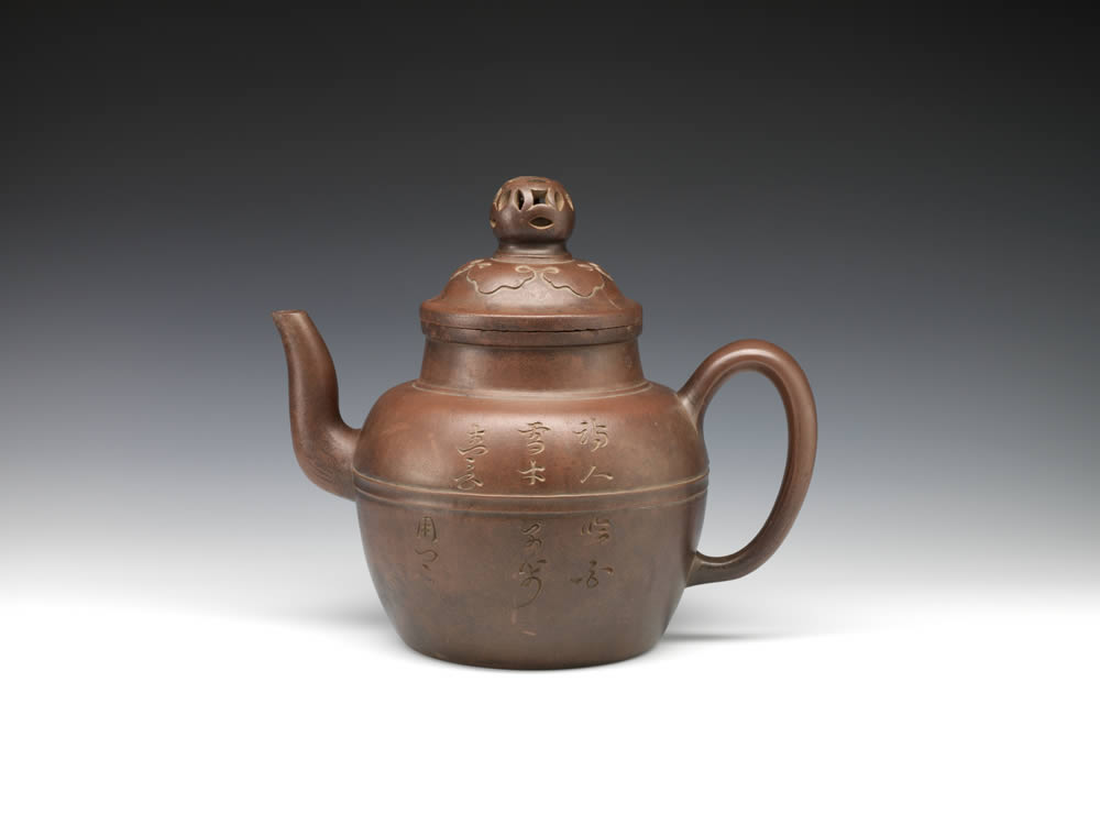 Teapot with cloud collar motif on cover and openwork knob