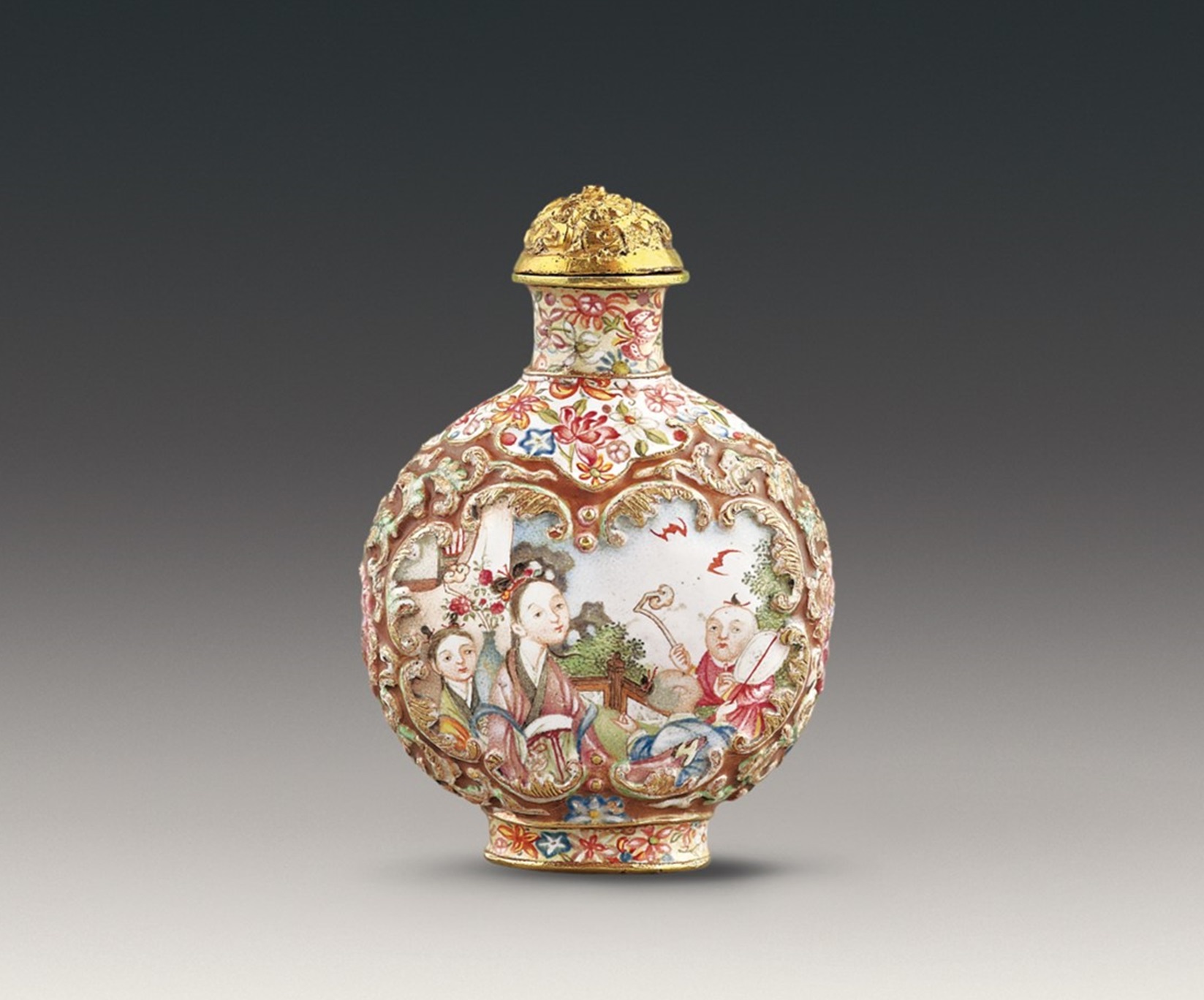 Gold snuff bottle with scene of mother and children in painted enamels