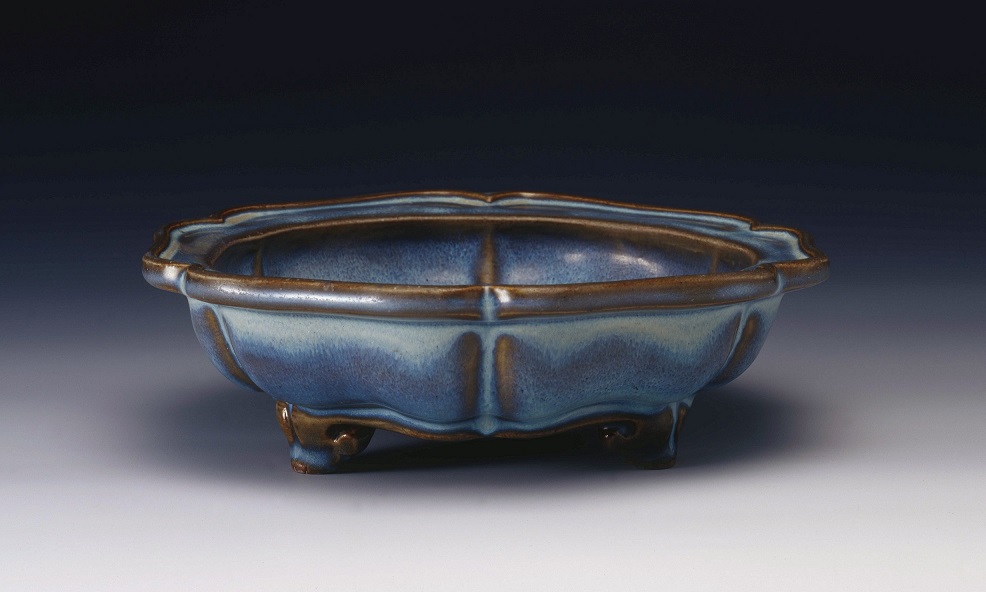 鈞窰紫藍釉葵花式盆托