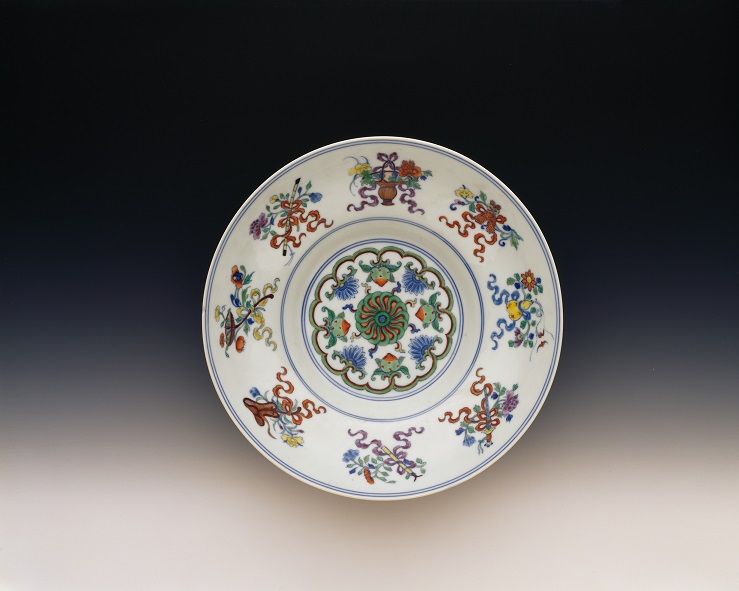 鬥彩暗八仙紋笠式碗