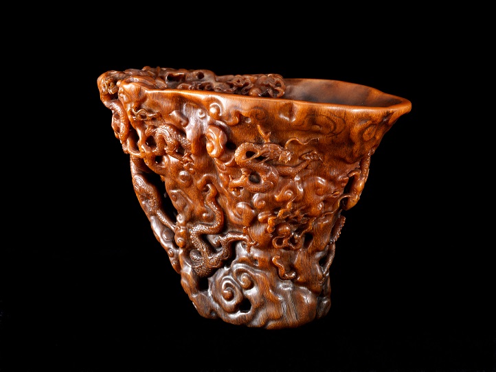 雕九龍紋犀角杯