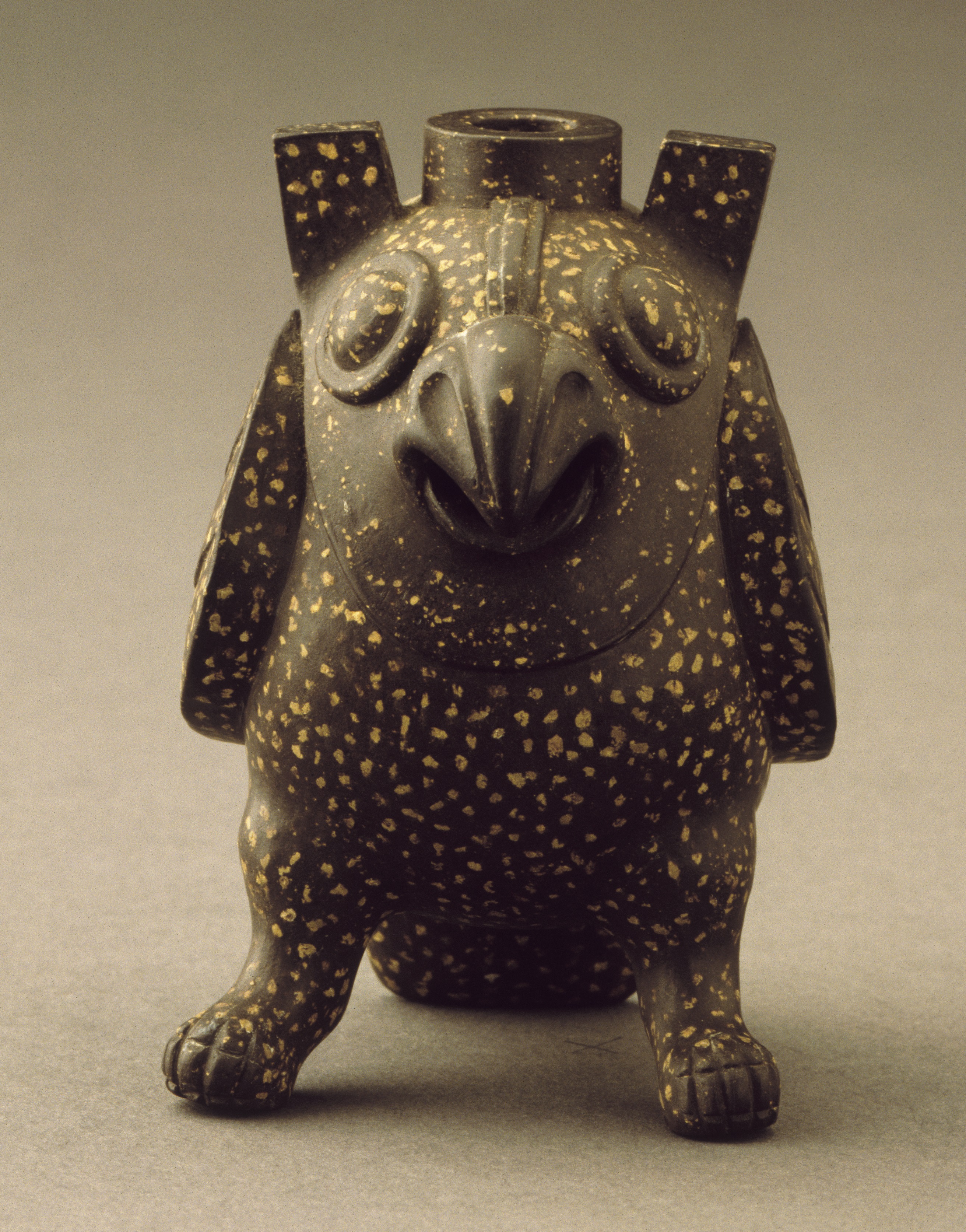 Water dropper in form of ancient bronze vessel