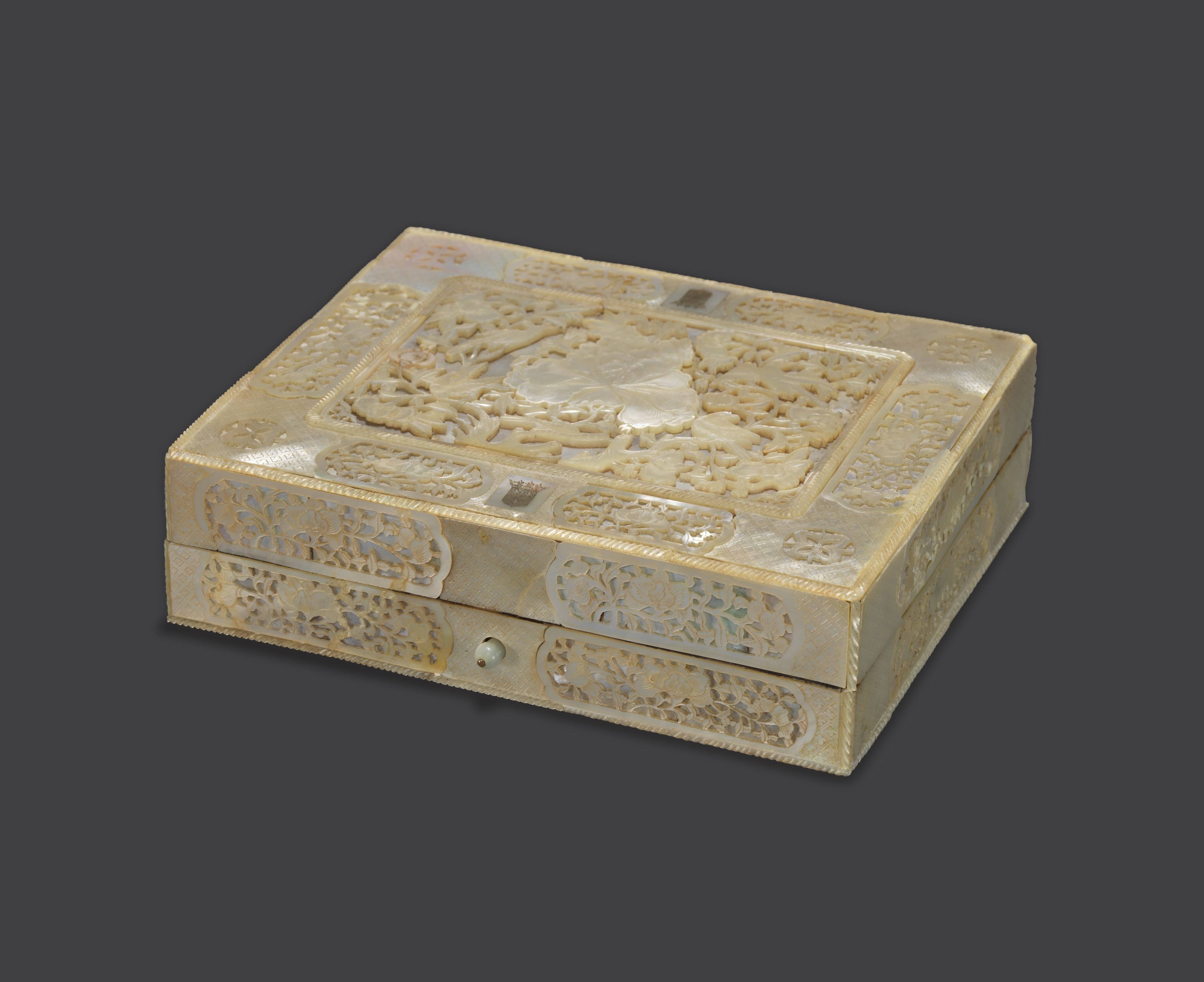 Carved mother-of-pearl games box depicting the coat of arms of the Duke of Bourbon-Penthièvre