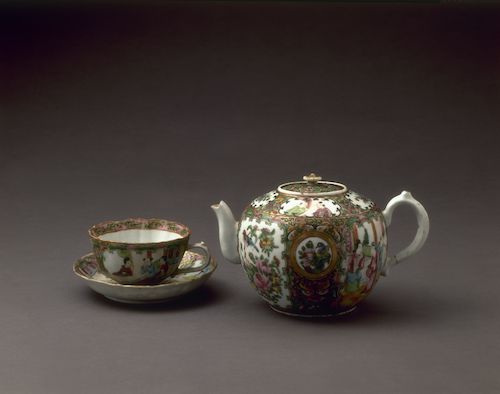 <i>Guangcai</i> teapot, cup and saucer with figures and floral patterns