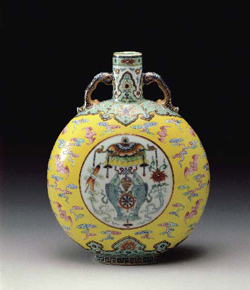 Moonflask with design of the eight Buddhist emblems in doucai technique