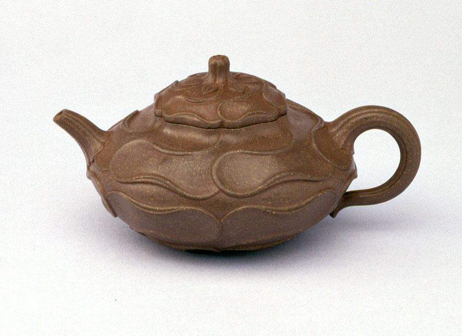 Teapot of Melon Shape with Swirling Pattern in Relief