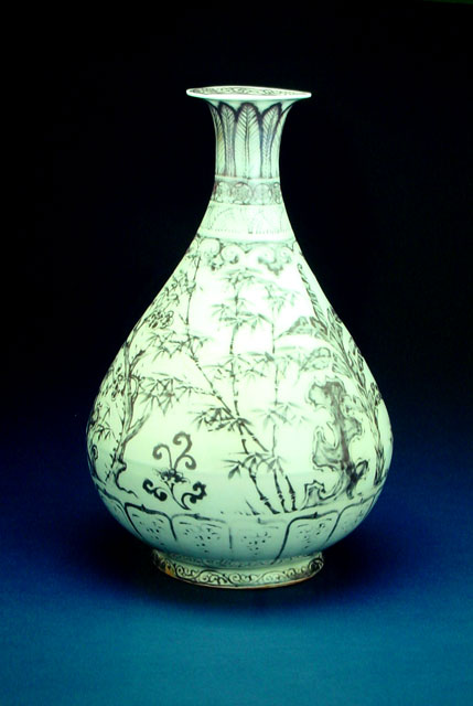 Pear-shaped Vase Painted in Underglaze Red with the Three Friends of Winter